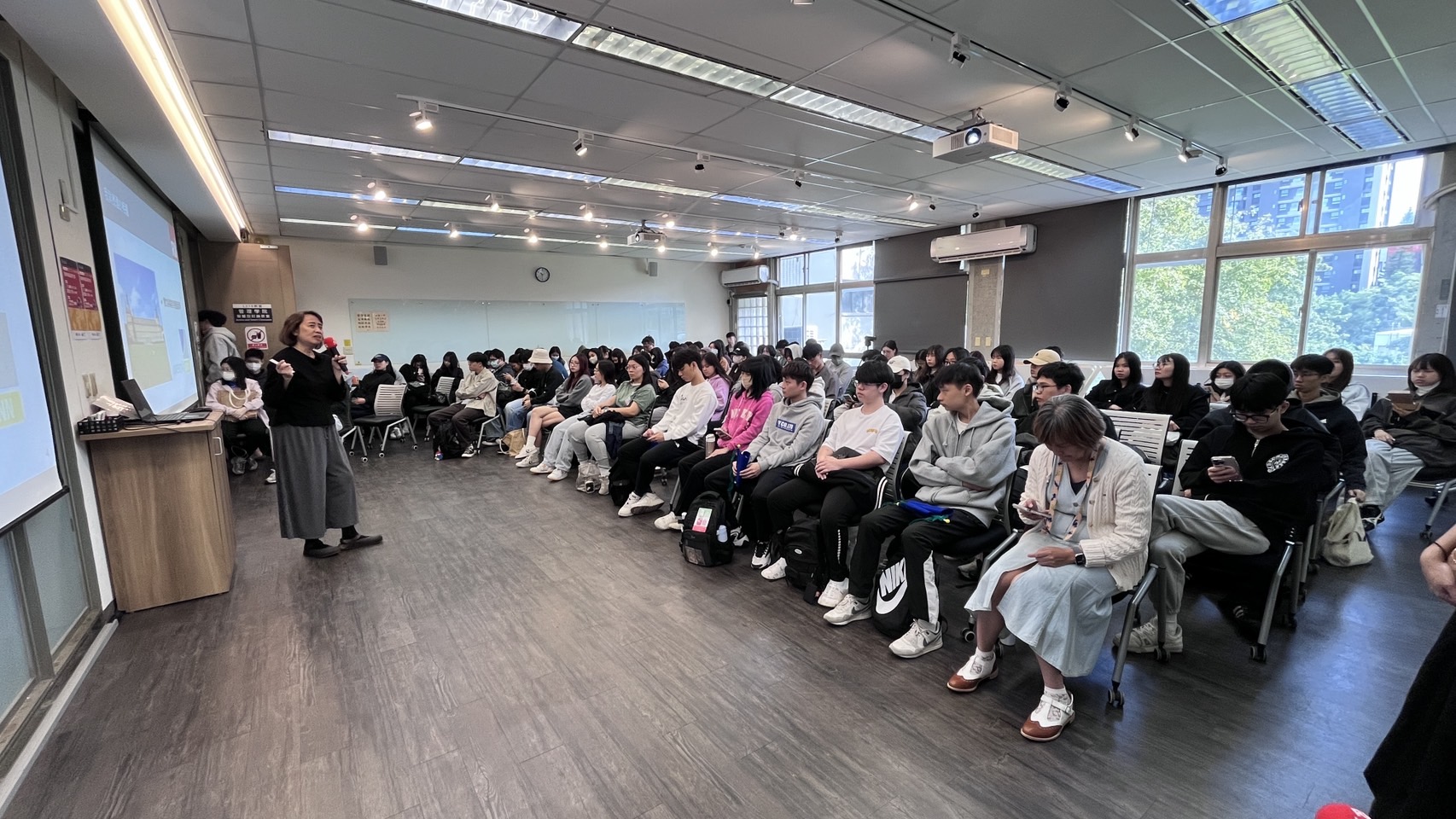 演講: 我的外語記者生涯