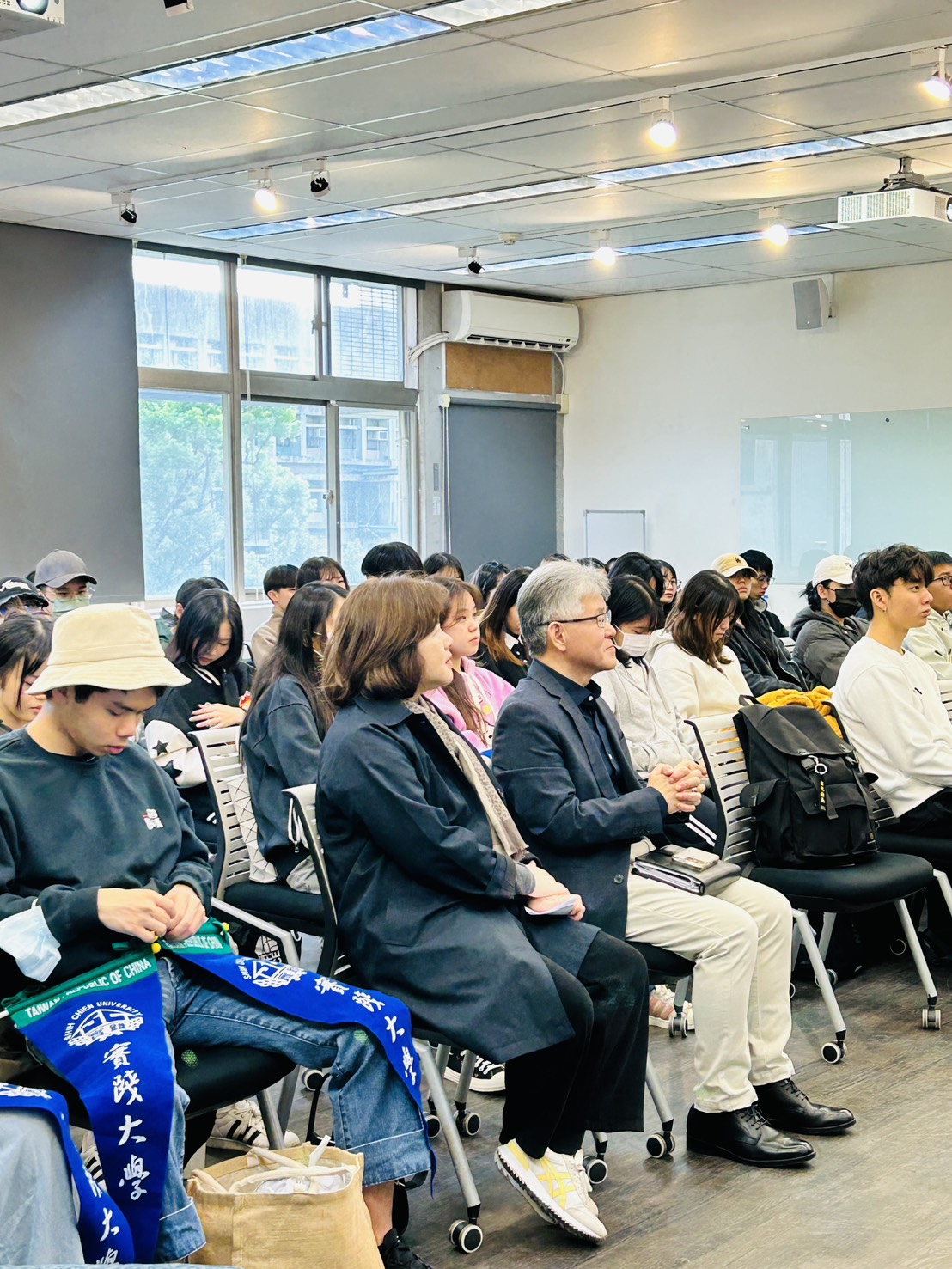 演講: 我的外語記者生涯